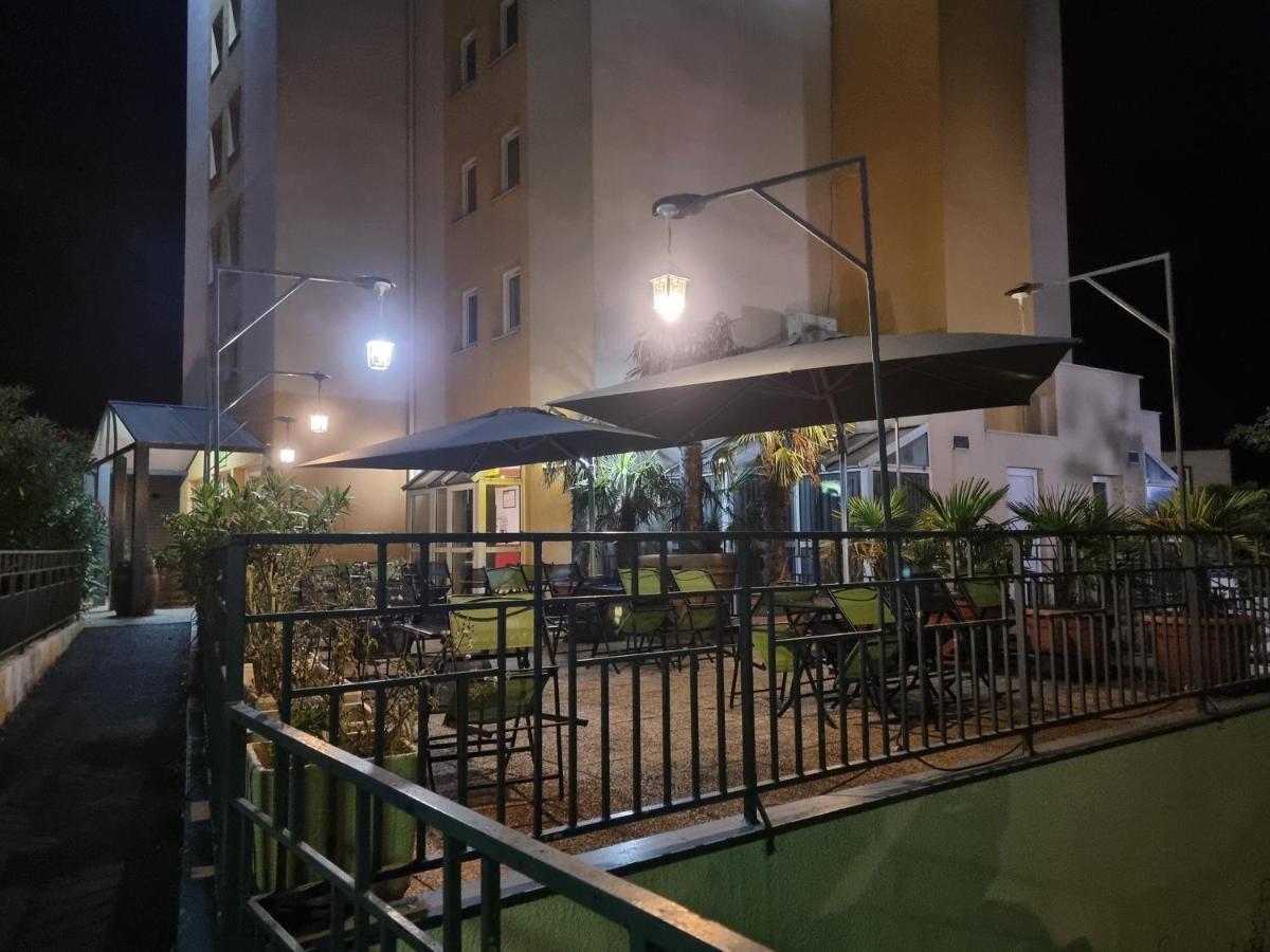 Hotel Restaurant Le Relais - Pau Nord Lons Ngoại thất bức ảnh